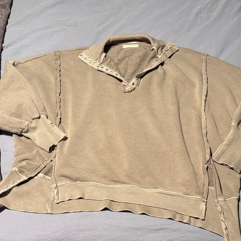 We The Free V-Neck green Sweater
